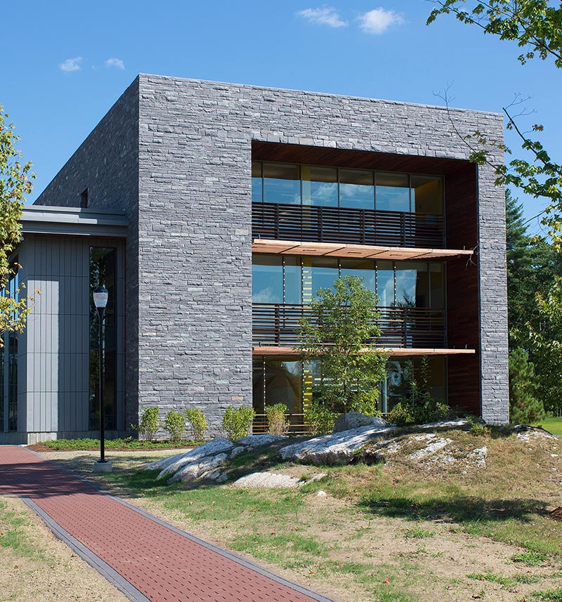 stone veneer building at souther new hampshire university