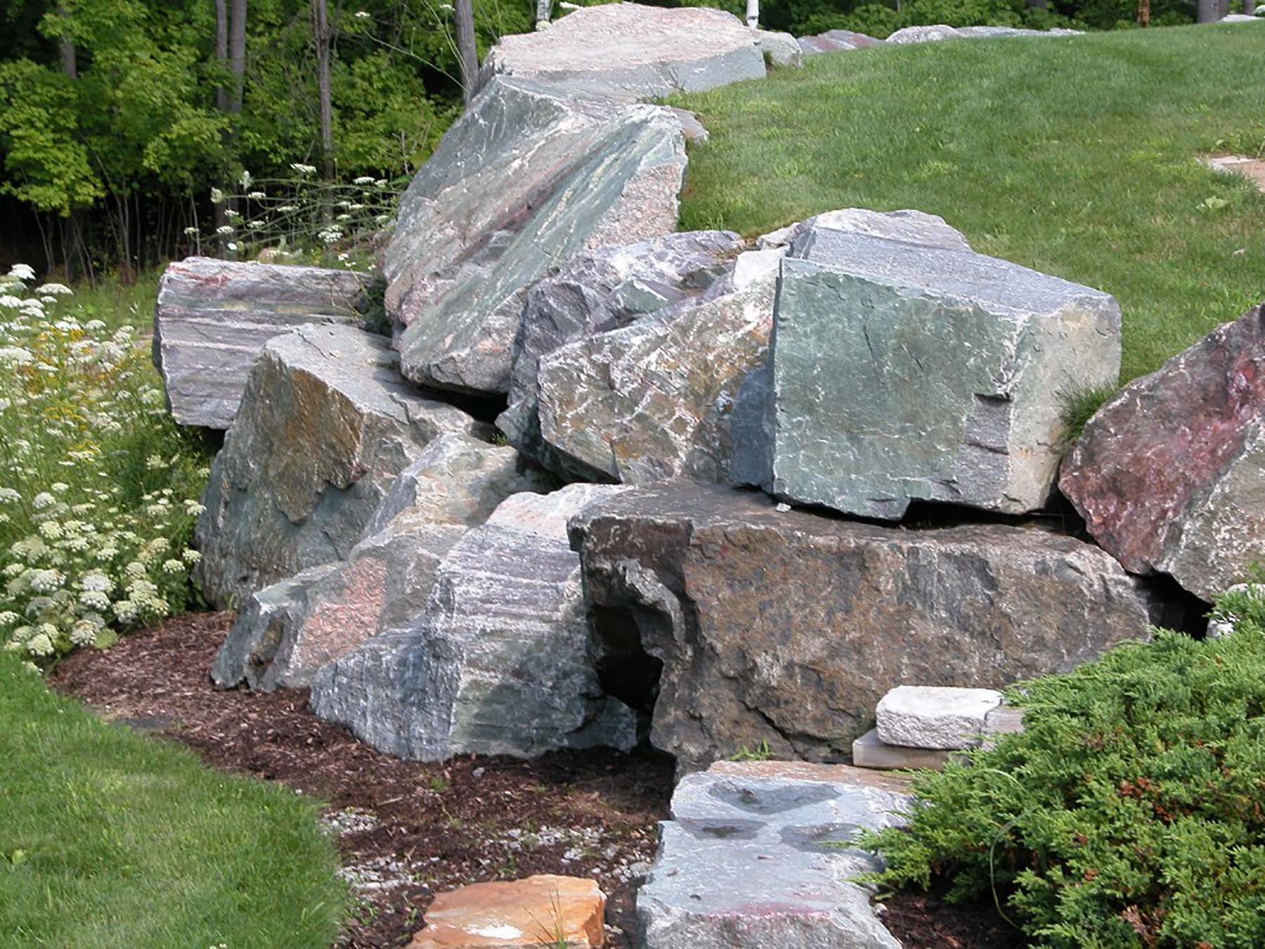 saratoga granite natural stone boulders outside