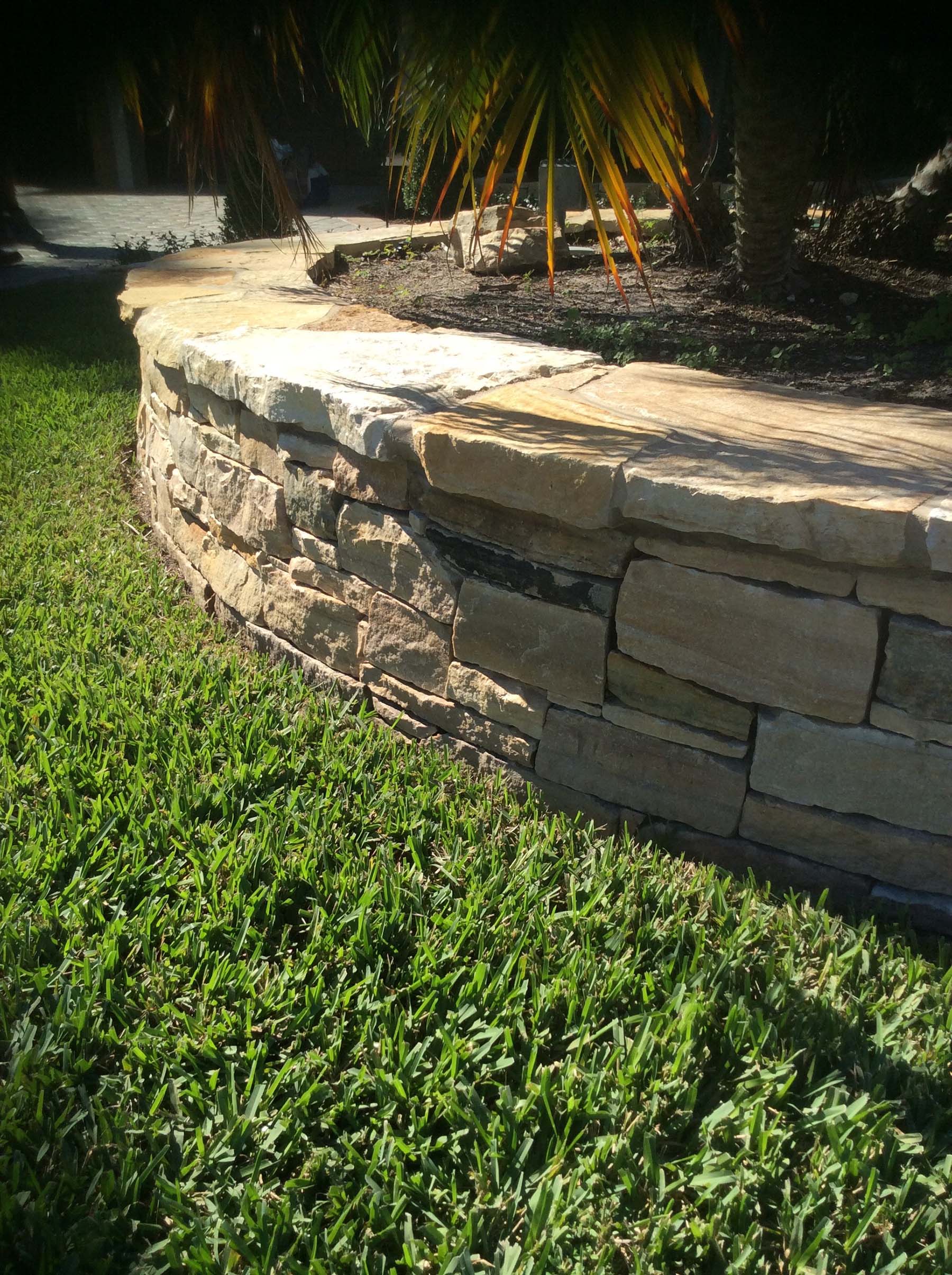Garden with South Bay Quartzite natural building stone wall