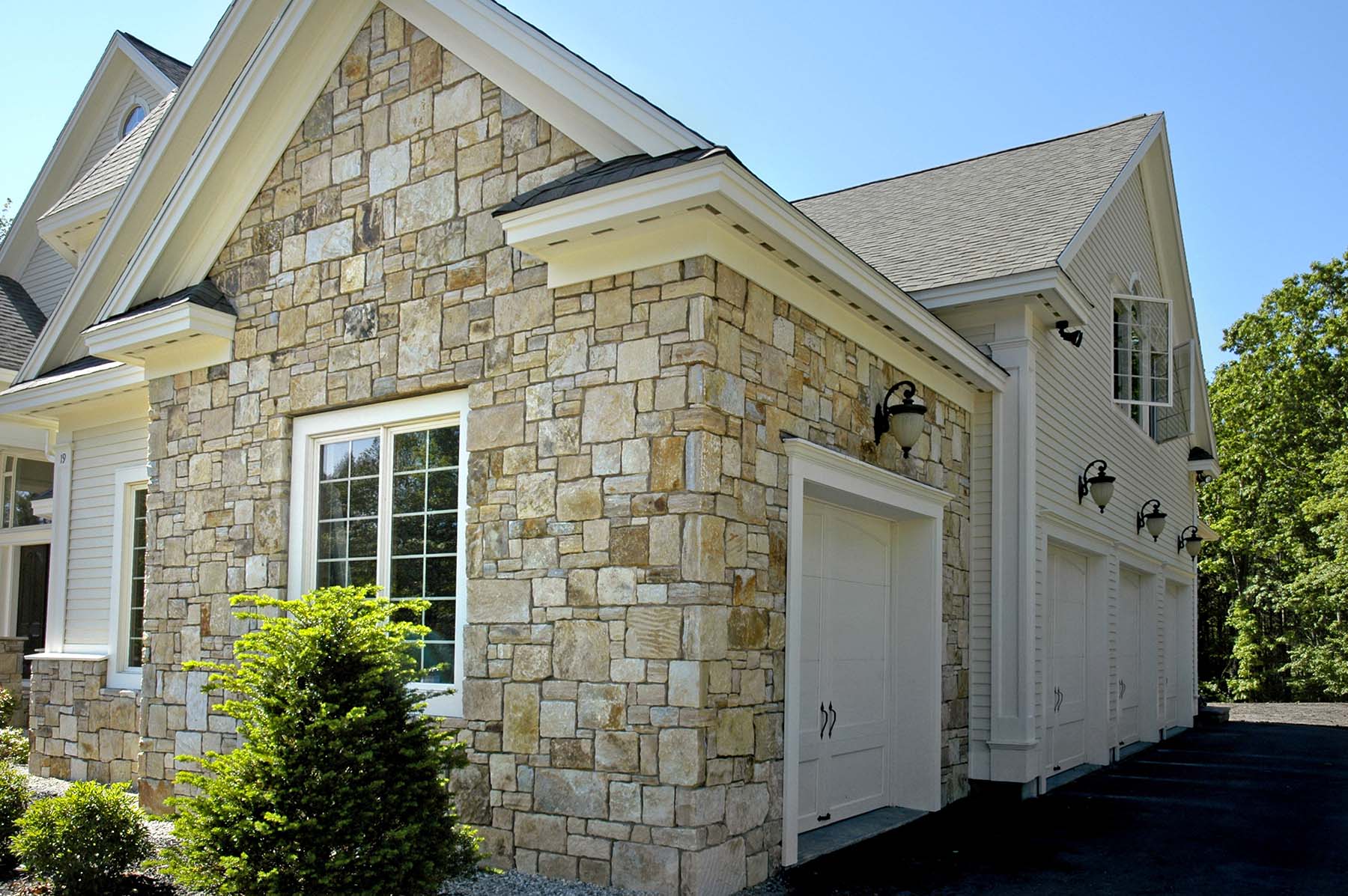 Residential Home with South Bay Quartzite natural building stone exterior